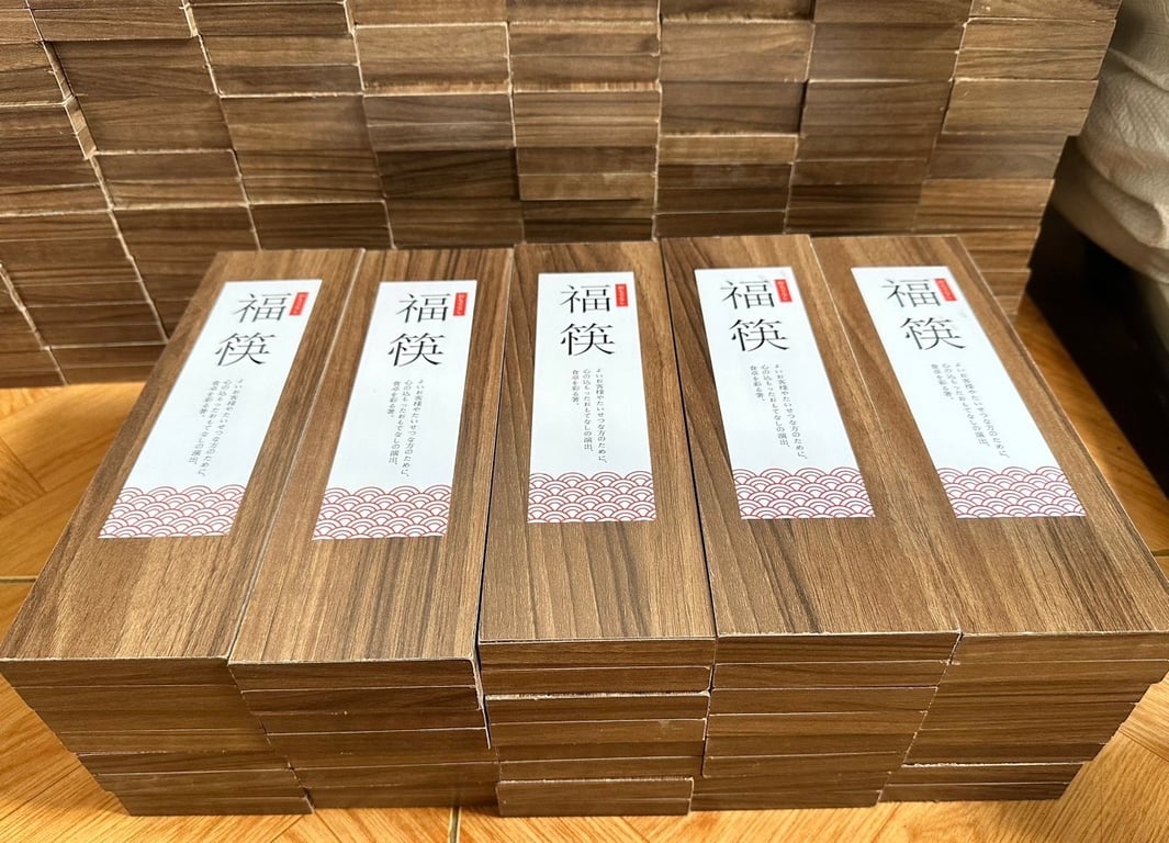 Hộp 10 đôi đũa gỗ cánh gà bọc đồng cao cấp