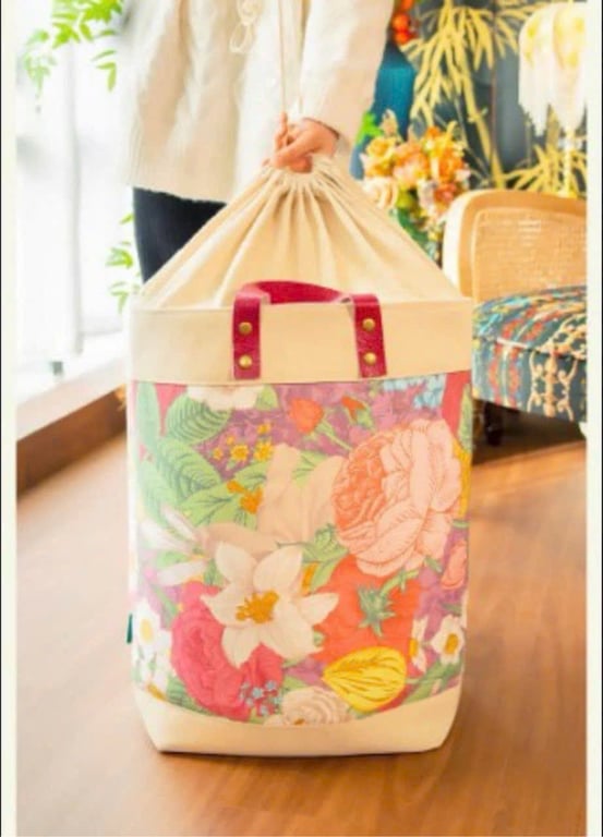 Giỏ đựng quần áo giặt là cao cấp.