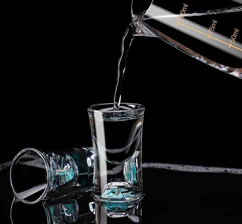 Bộ bình chiết rư.ơụ kèm ly cao cấp