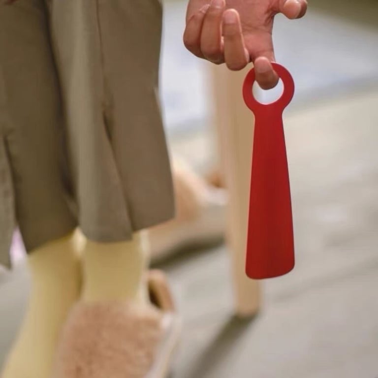 ĐÓN GÓT GIÀY CẦM TAY SNOSKYFFEL IKEA