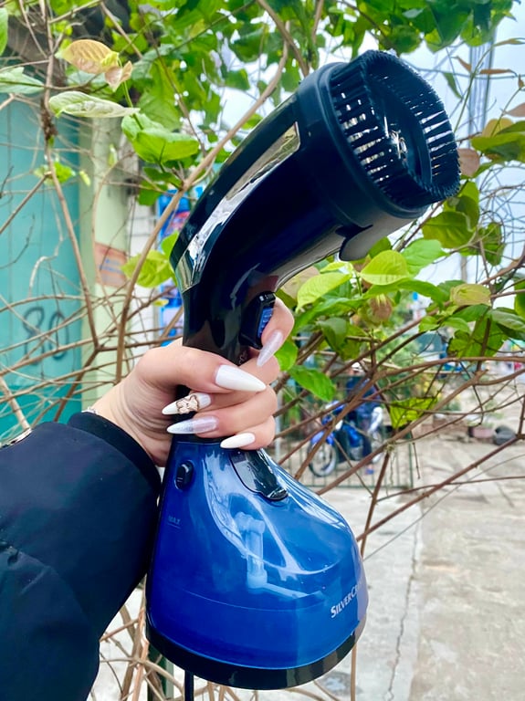 𝐁𝐀̀𝐍 𝐋𝐀̀ 𝐇𝐎̛𝐈 𝐍𝐔̛𝐎̛́𝐂 𝐂𝐀̂̀𝐌 𝐓𝐀𝐘 𝐒𝐈𝐋𝐕𝐄𝐑𝐂𝐑𝐄𝐒𝐓