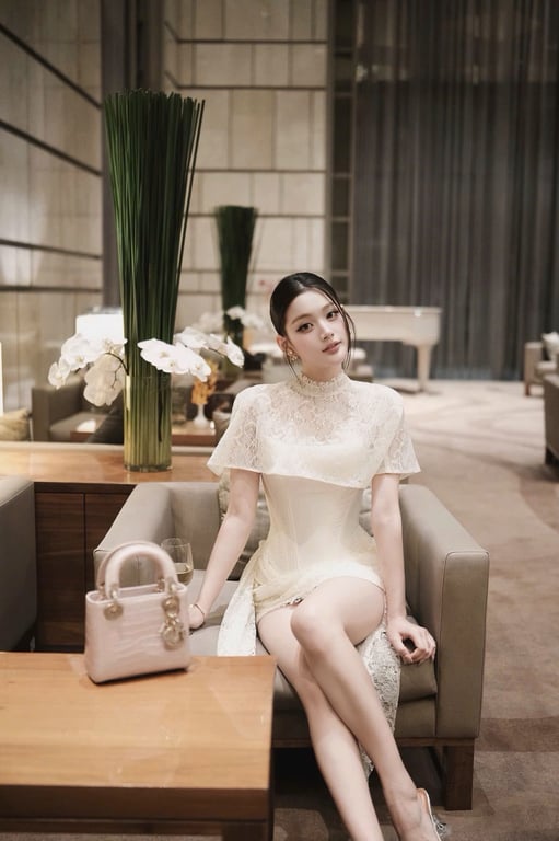 Váy cúp corset trắng phối ren kèm choàng