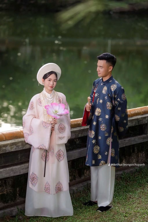 Set Nhật Bình tơ thêu hồng cổ kết ngọc