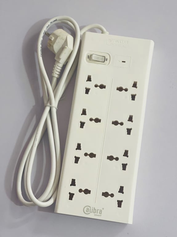 Ổ Cắm Điện An Toàn, Siêu Chịu Tải CALIBRA - 4000W 8 ổ