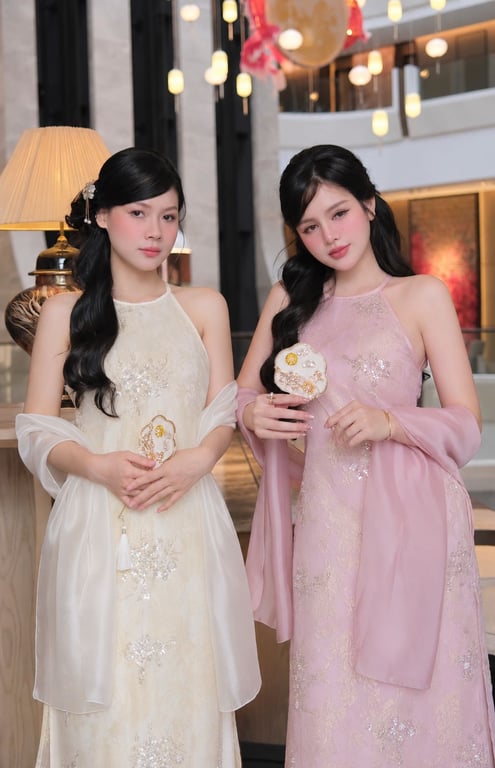 AD yếm ren đá hồng kèm khăn S/M