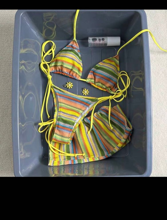 Bikini 3 món vàng sọc kèm váy