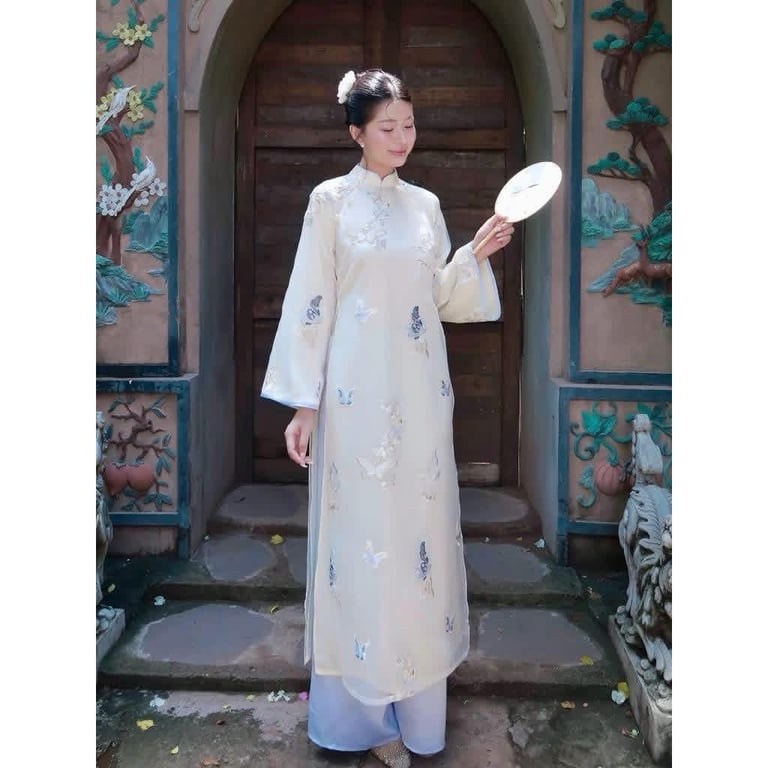 AD trắng bướm xanh min