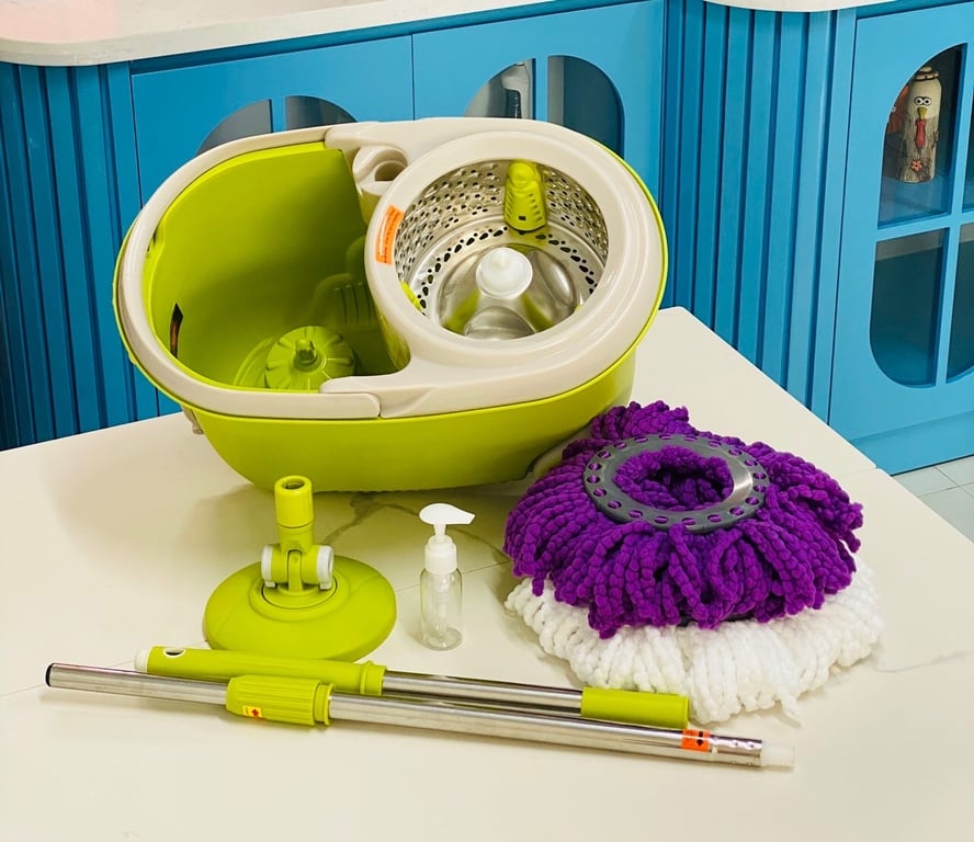 BỘ LAU NHÀ XOAY TAY 360 ĐỘ LOCK&LOCK WALKABLE MOP-L003 XANH LÁ