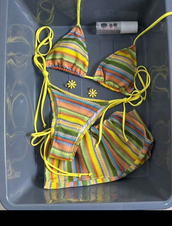 Bikini 3 món vàng sọc kèm váy