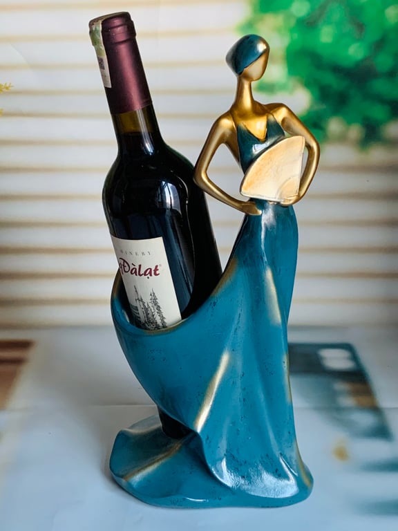 Giá đỡ rượu vang hình cô gái, màu Xanh, Đỏ
