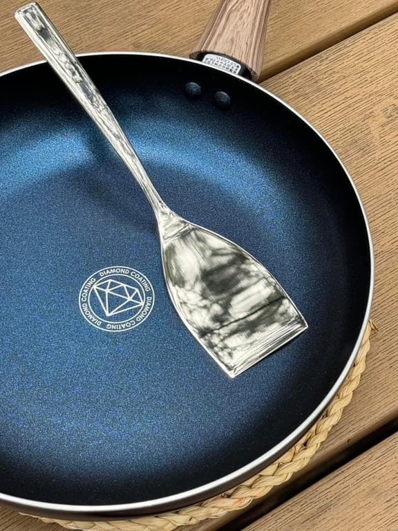 chảo chống dính kim cương của Nhật