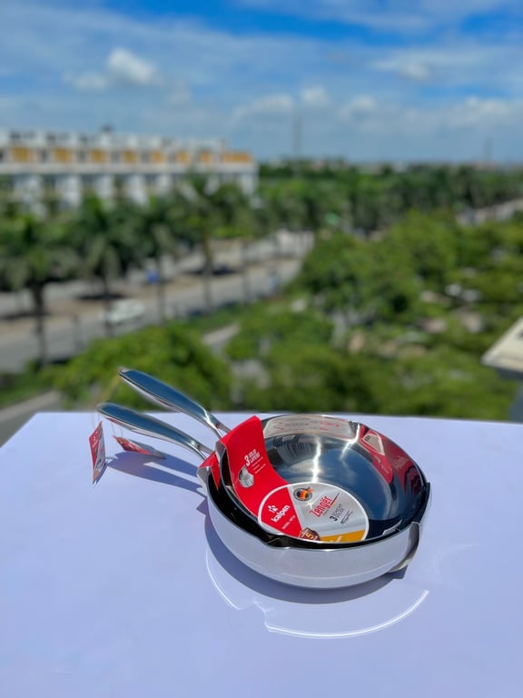 CHẢO INOX ĐÚC LIỀN KHỐI CÓ MIỆNG RÓT KALPEN ZENGER  size 24-26