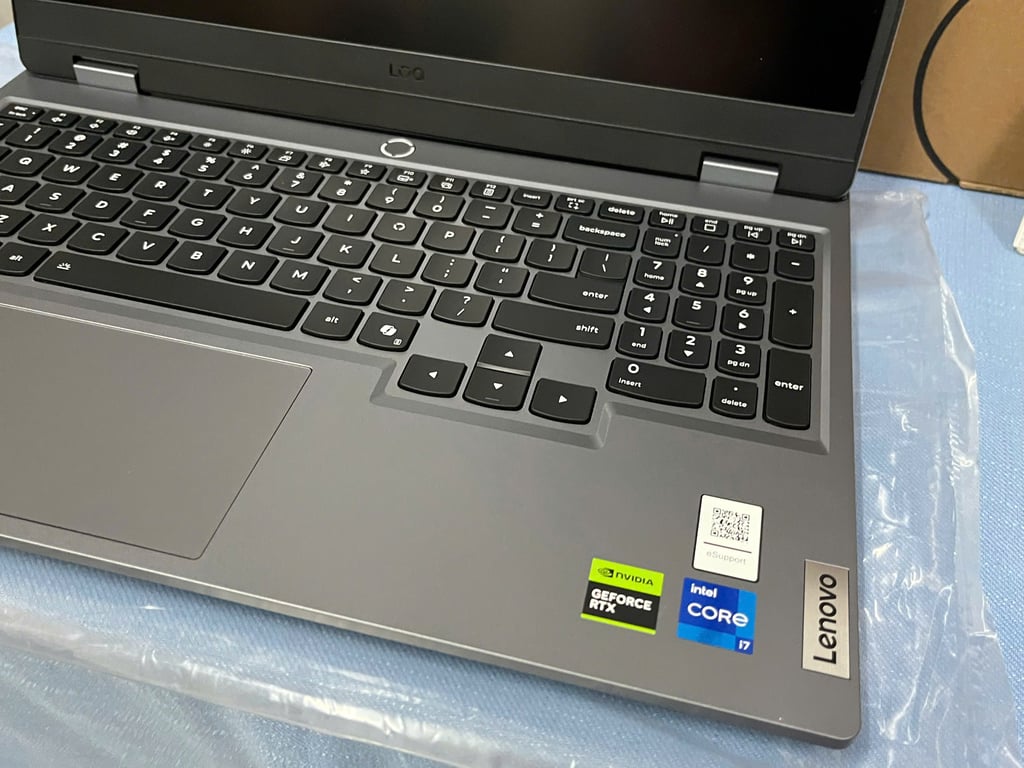 Laptop Lenovo Gaming LOQ 15IRX10 83JE00PEVN