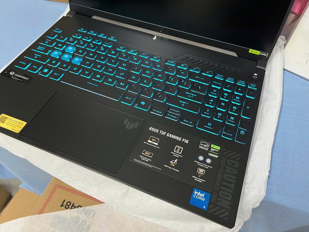 Laptop ASUS TUF Gaming F16 FX607VU-RL045W (Intel Core 5 210H | 16GB | 512GB | 16 inch FHD+ | RTX 4050 | Windows 11 Home | Xám)