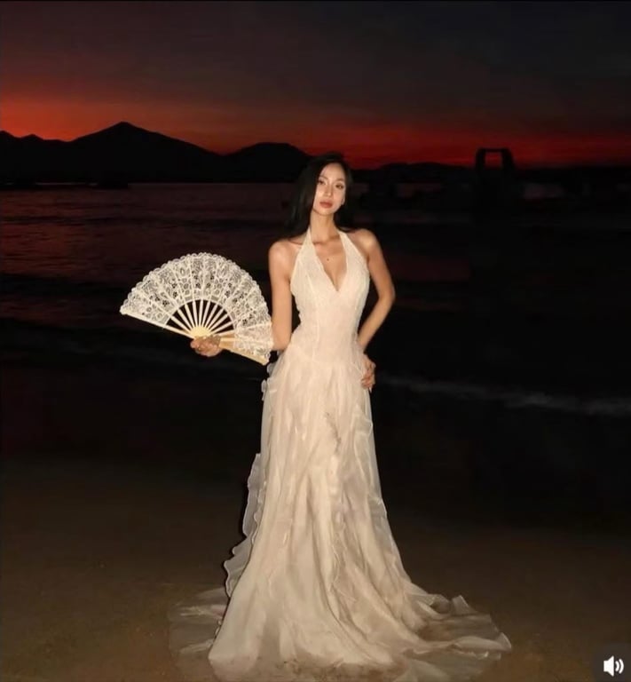 Đầm trắng dài đi biển size S