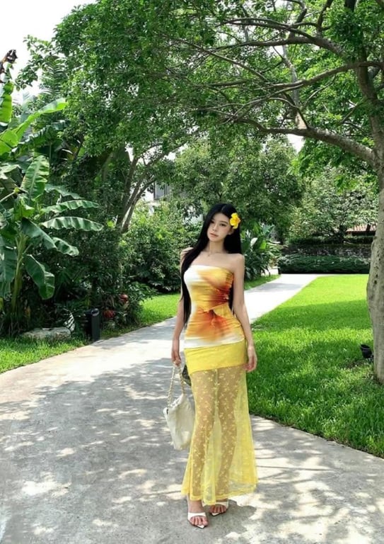 Set bikini áo quây kèm chân váy phối ren