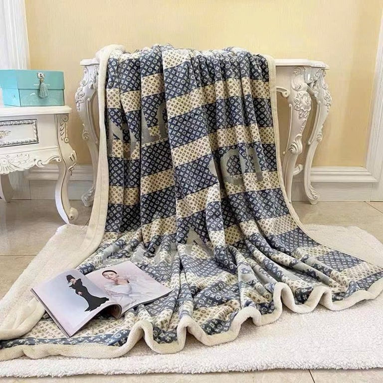 Chăn lông cừu thương hiệu, size 200x230cm, trọng lượng 2.5kg (1)