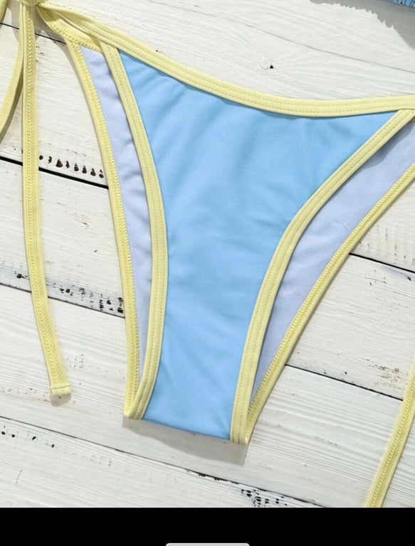 Bikini mảnh xanh dương