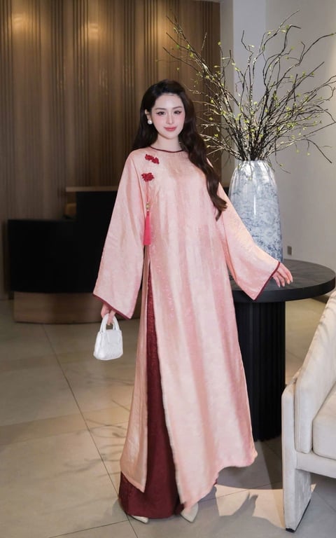 Tằm hồng charm ngực