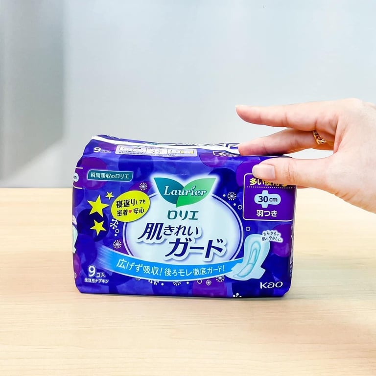 BĂNG VỆ SINH LAURIER NHẬT BẢN