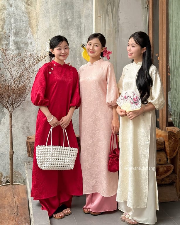 Áo dài gấm tay bồng màu đỏ - freesize