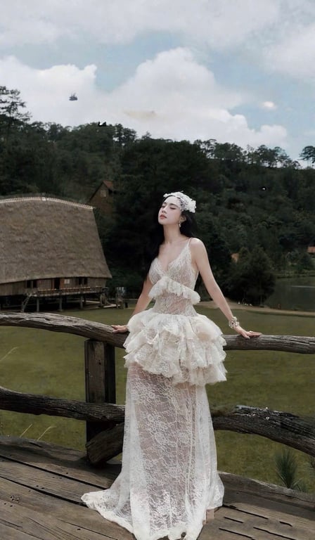 Váy ren tầng dài