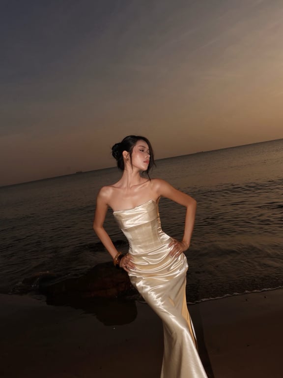 Đầm Charlot Wondershouse màu vàng