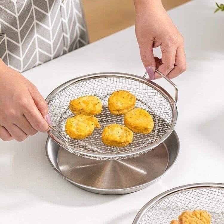 KHAY INOX KÈM VỈ LƯỚI CHẤT LIỆU INOX 304  size 20cm - loại có tay cầm