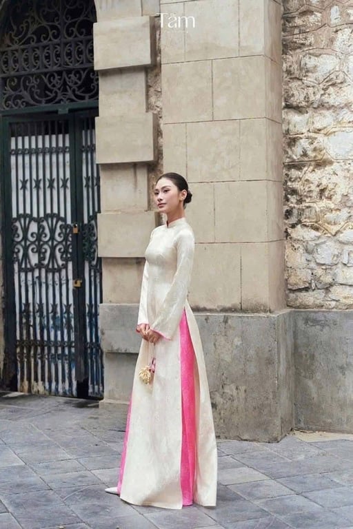 Áo dài tằm be quần hồng