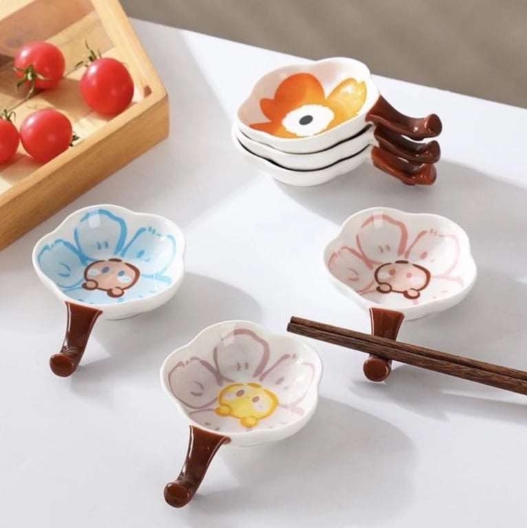Set 6c Bát chấm gia vị gác đũa hình hoa