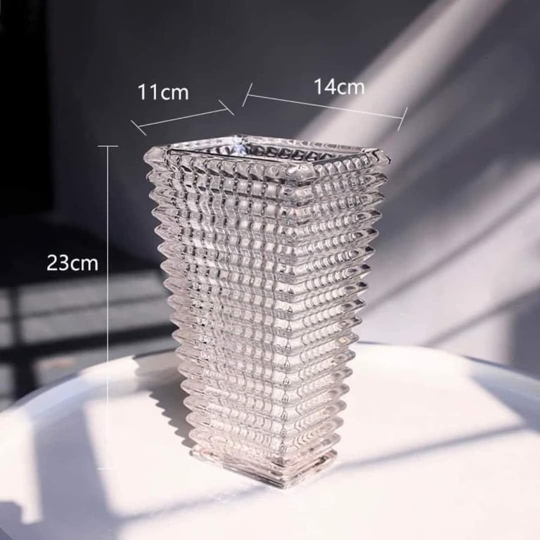 MTU33 - LỌ HOA THUỶ TINH PHA LÊ HÌNH THÁP