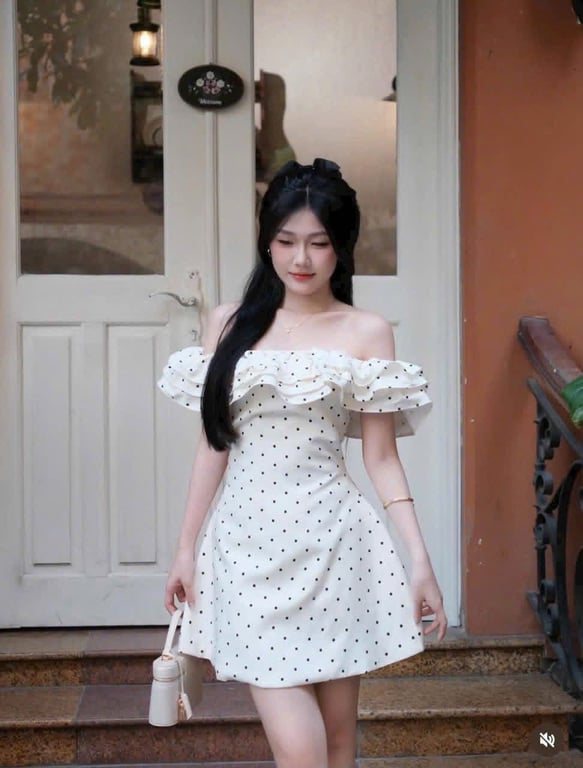 Đầm bi 1 trễ vai