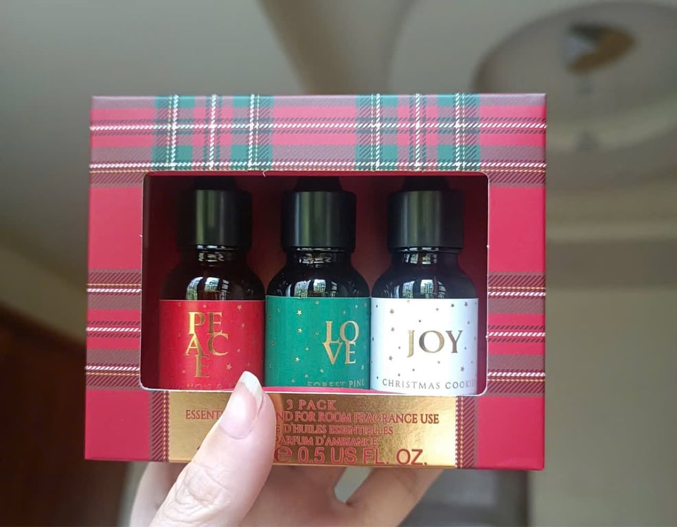 bộ 3 tinh dầu Christmas 2024 của hãng Pri@mark