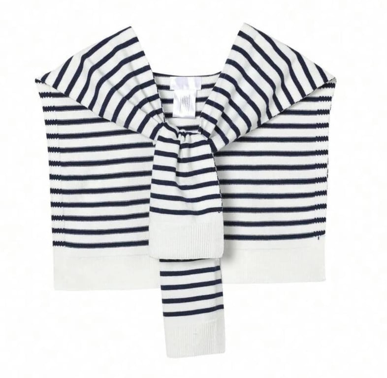 Chiếc khăn để Ce mặc áo sơ mi , áo phông