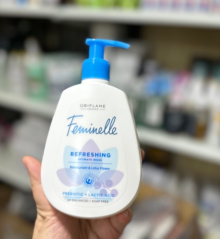 Dung dịch vệ sinh FEMINELLE -Ba Lan