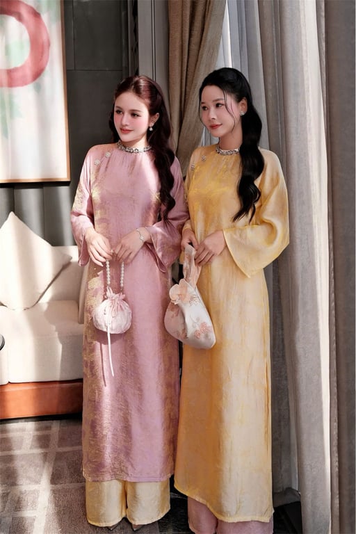 AD tằm óng cổ tròn vàng M