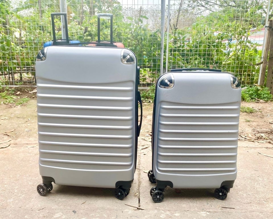 Combo Vali to đùng size 24inch và 1 vali size 20 inch