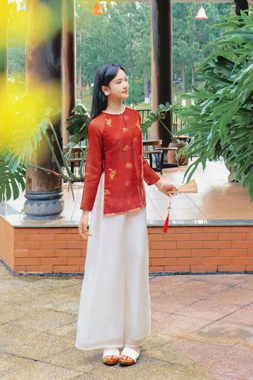 Sumire - Bà ba Lạc Hoa Bính đỏ A.