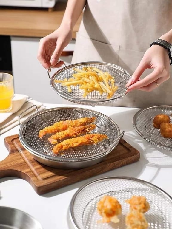 KHAY INOX KÈM VỈ LƯỚI CHẤT LIỆU INOX 304  size 20cm - loại có tay cầm