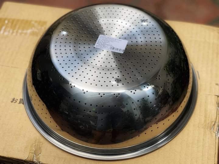 Một chiếc rổ inox five star