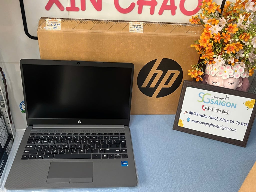 Laptop HP 240R G9 AY1V8AT