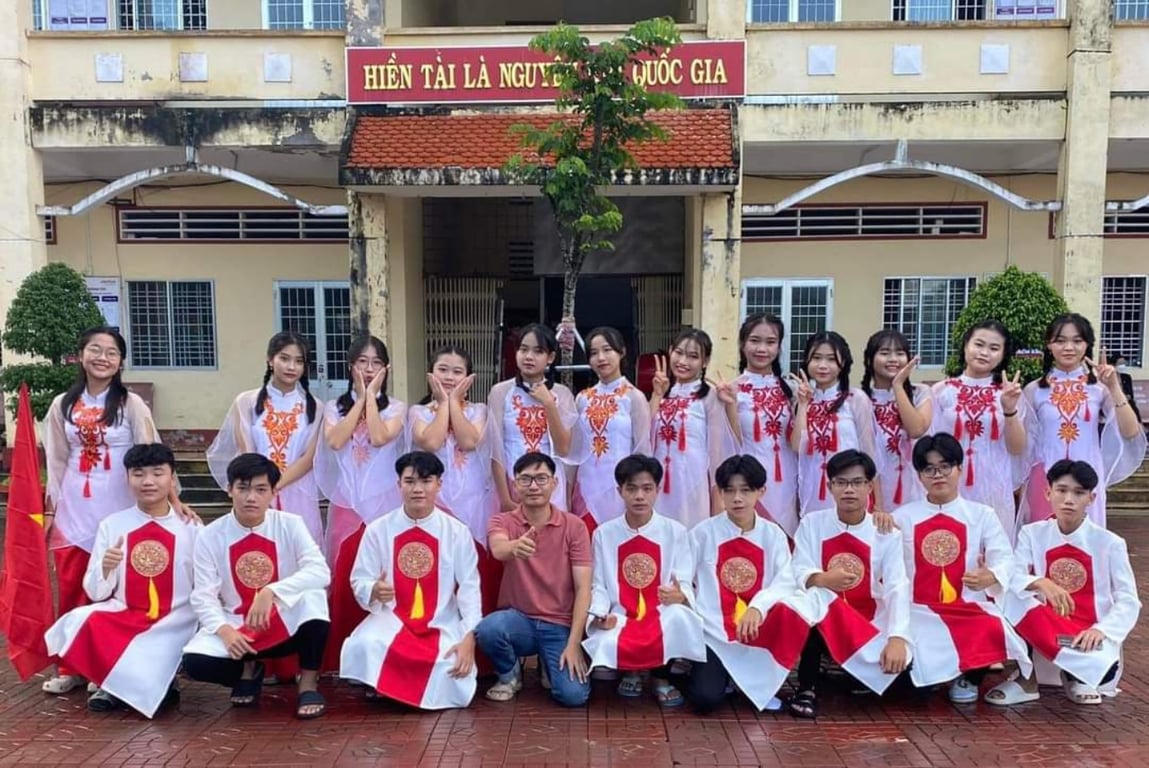 Áo kính vạt chéo