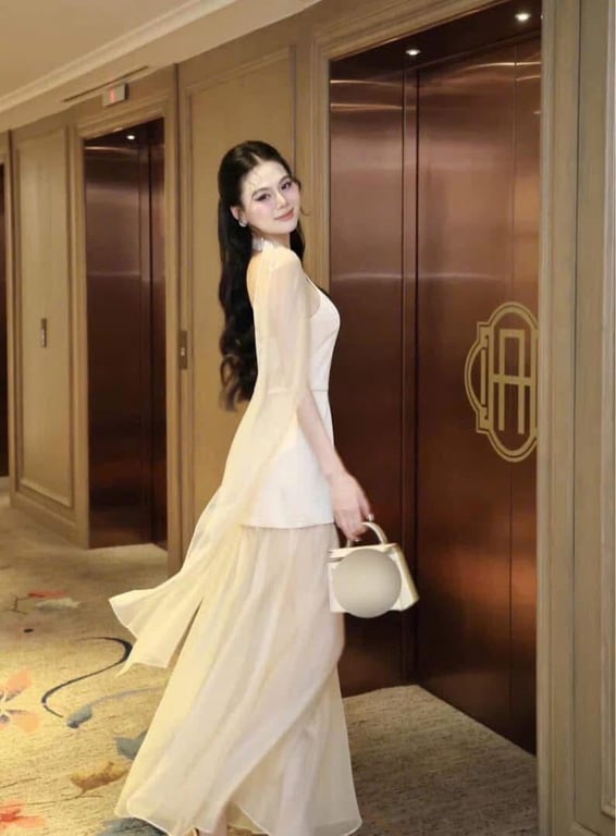 Đầm lụa phối tùng voan