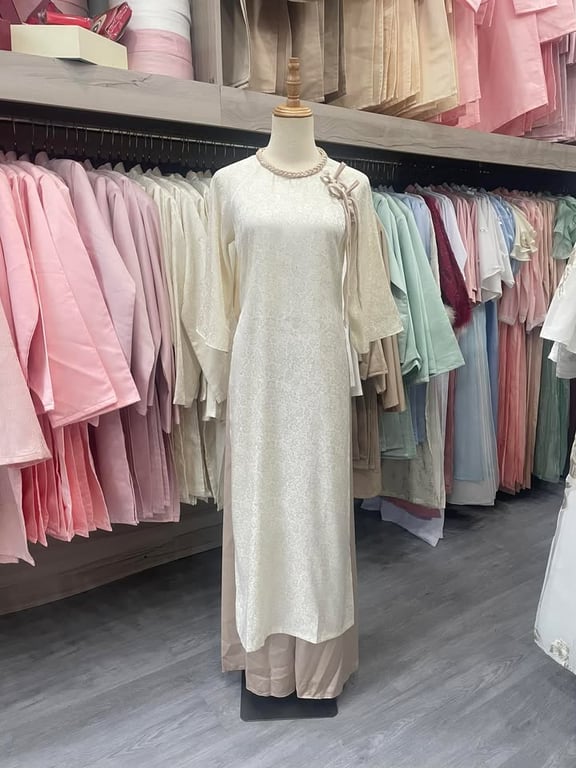 Áo dài bưng quả nữ gấm be cổ tết nude
