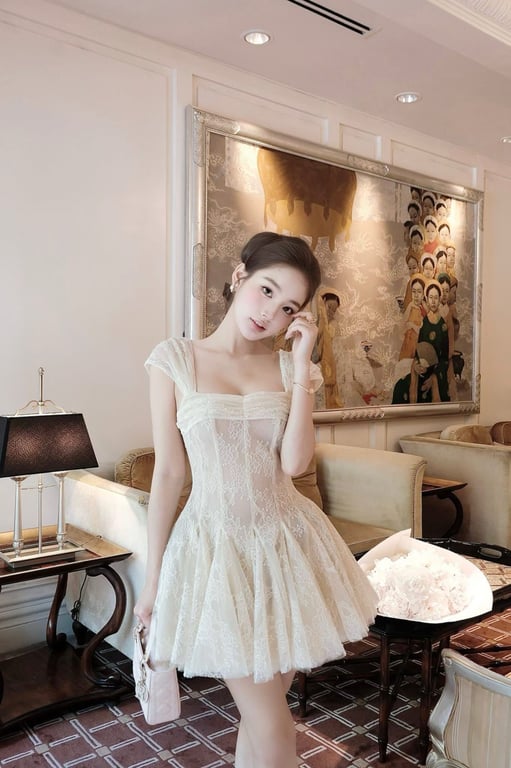 Váy ren lưới kem đuôi xoè - sz M