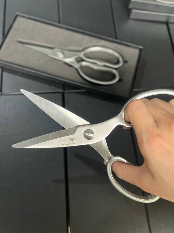 Kéo cắt gà 𝐎𝐘𝐀𝐓𝐓𝐎𝐍