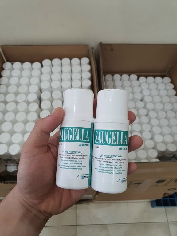 Dung dịch vệ sinh Saugella Attiva 100ml