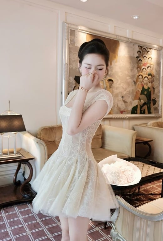 Váy ren lưới kem đuôi xoè - sz M