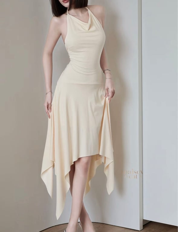 Đầm cổ yếm hở lưng dáng xoè