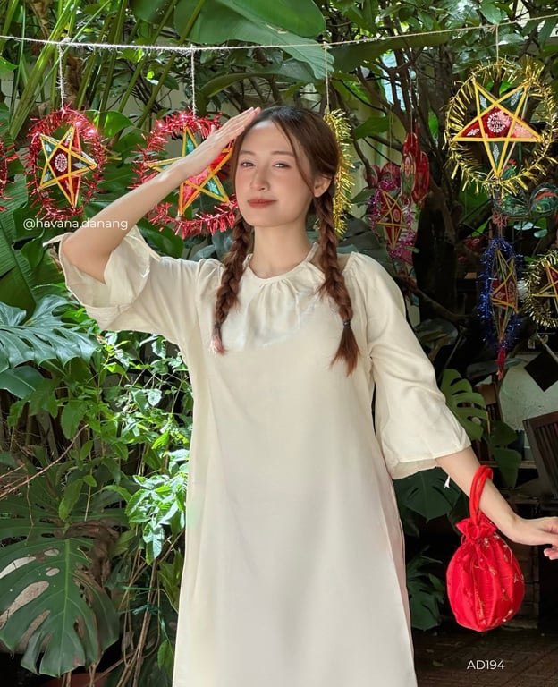 AD HVN cổ yếm Ý Lan kem (có bigsize)